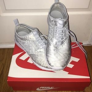 Nike Women’s Juvenate Print